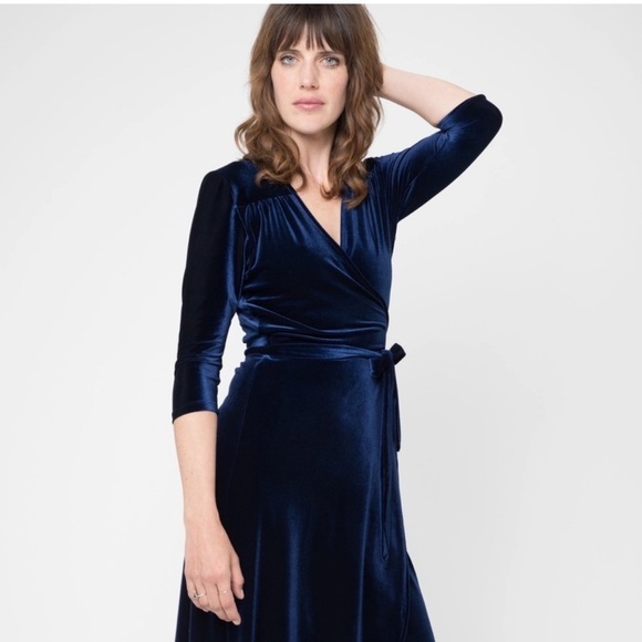 Cameo Blue Velvet Wrap Dress Size M - Picture 1 of 12